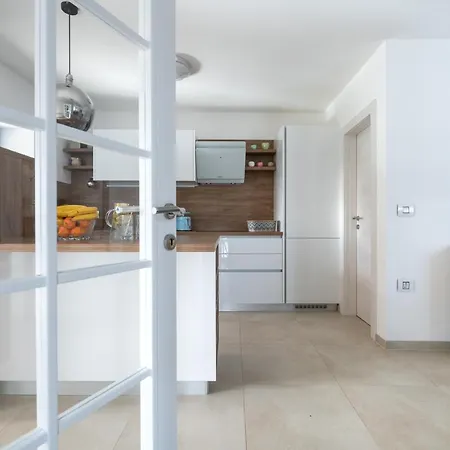 וילה Ena With Private Pool Pinezici (Istria)