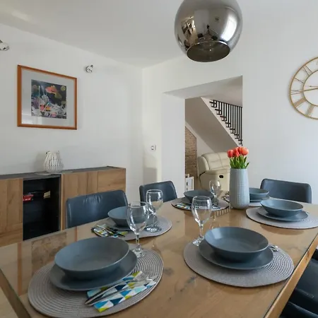 Ena With Private Pool