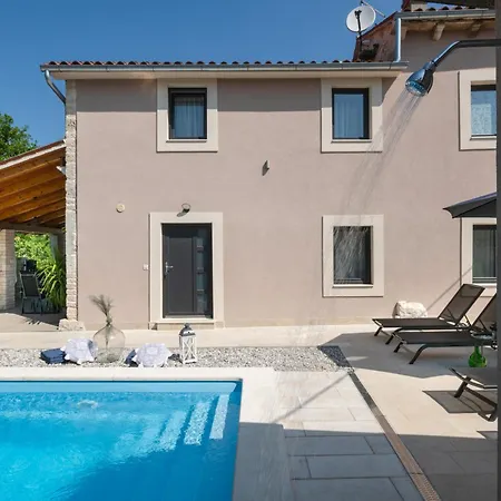 فيلة Ena With Private Pool