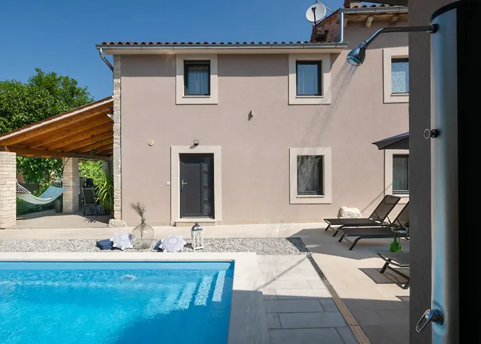 فيلة Ena With Private Pool