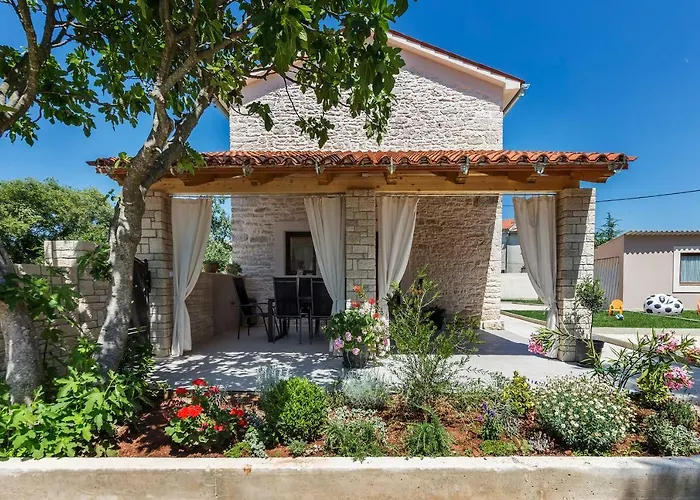 فيلة Ena With Private Pool Pinezici (Istria)